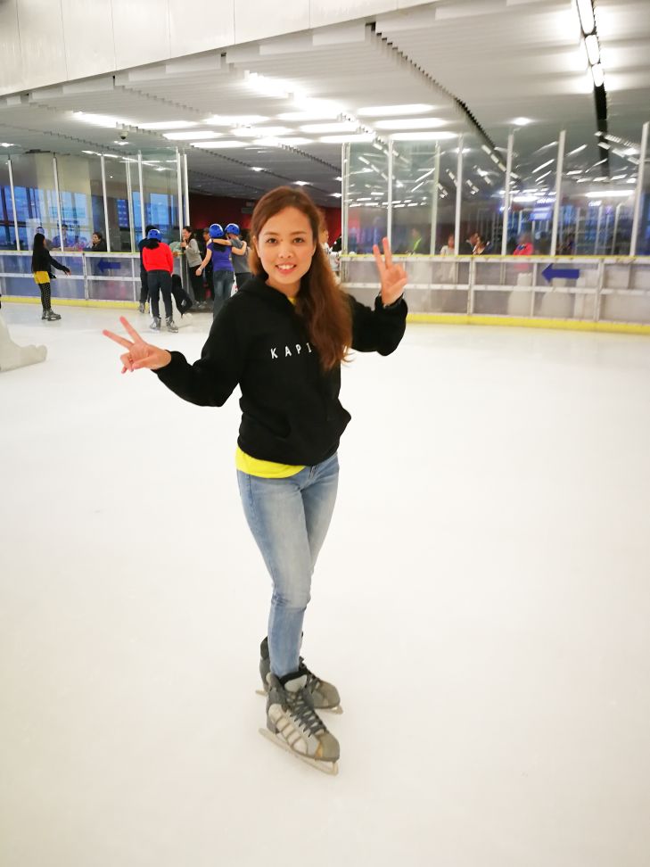 Ice Skating in SM Megamall, Philippines Libot Tayo