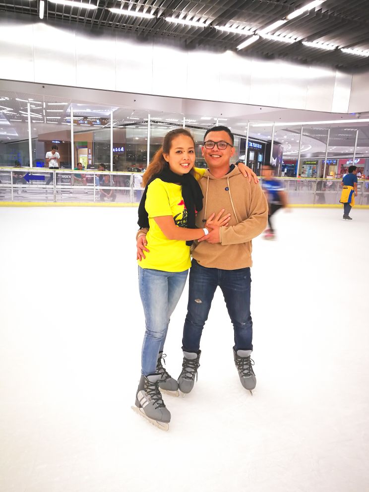 Ice Skating in SM Megamall, Philippines Libot Tayo